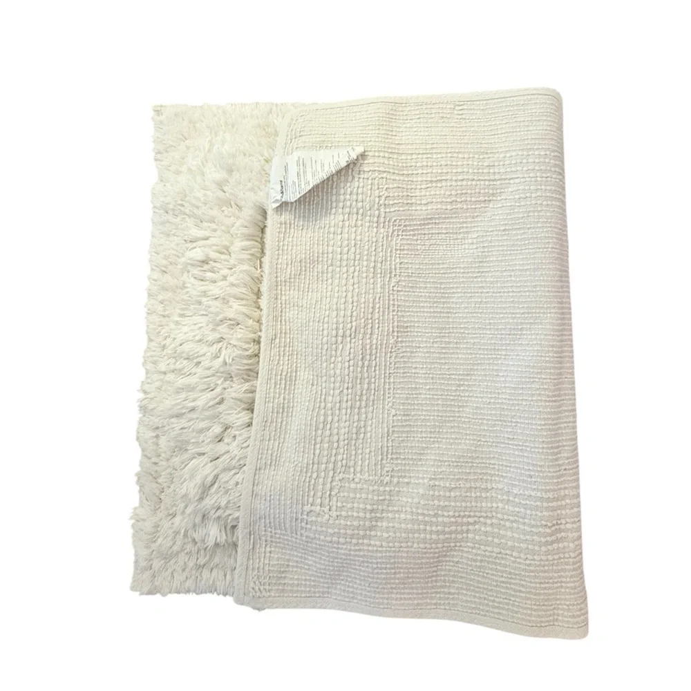 Crate & Barrel Raffee White Fluffy Cotton Bath‎ Mat 2ft x 3ft